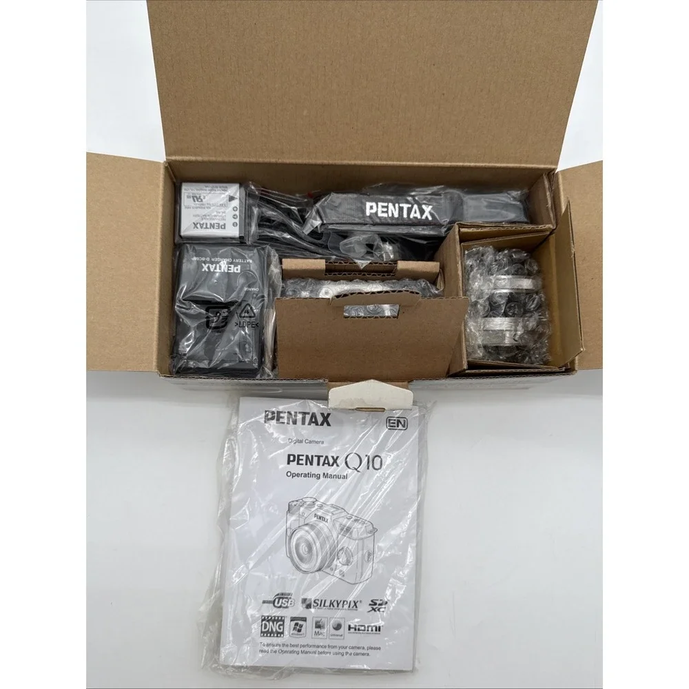 Pentax Q10 12.4MP Digital Camera Silver w/ 02 Standard Zoom Lens Kit Open Box